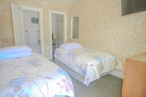 Gena's Sierra Inn & Restaurant