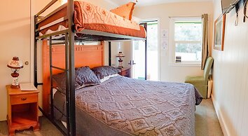 Gena's Sierra Inn & Restaurant