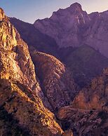 Gena's Sierra Inn & Restaurant