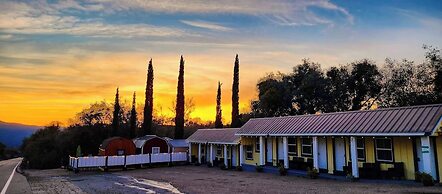 Gena's Sierra Inn & Restaurant