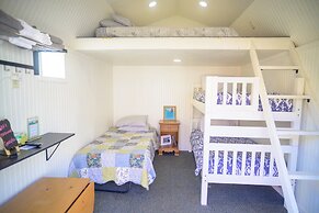 Gena's Sierra Inn & Restaurant