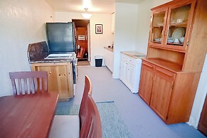 Gena's Sierra Inn & Restaurant