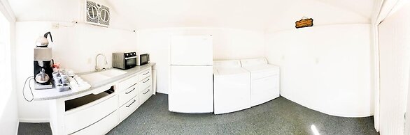 Gena's Sierra Inn & Restaurant