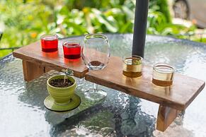 Gena's Sierra Inn & Restaurant