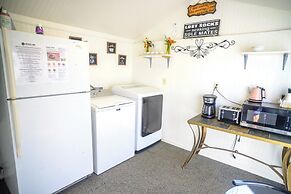 Gena's Sierra Inn & Restaurant