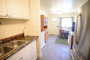 Gena's Sierra Inn & Restaurant