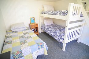 Gena's Sierra Inn & Restaurant