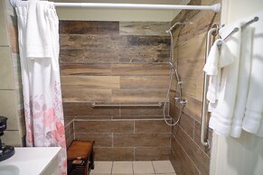 Gena's Sierra Inn & Restaurant