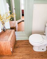 Gena's Sierra Inn & Restaurant