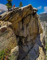 Gena's Sierra Inn & Restaurant