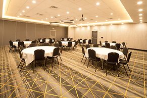 Holiday Inn & Suites Detroit - Troy by IHG