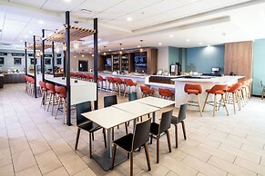 Holiday Inn & Suites Detroit - Troy by IHG