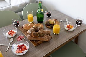 Chic and Sunny in the Heart of Tel Aviv