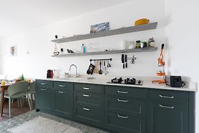 Chic and Sunny in the Heart of Tel Aviv