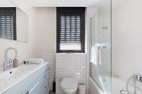 Chic and Sunny in the Heart of Tel Aviv