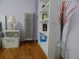 Feels Like Home 2 - One Bedroom Apartment