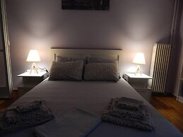 Feels Like Home 2 - One Bedroom Apartment