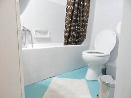 Feels Like Home 2 - One Bedroom Apartment