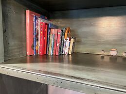 Stunning 3-bed House in Hollywood With hot tub