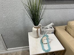 Stunning 3-bed House in Hollywood With hot tub