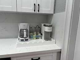 Stunning 3-bed House in Hollywood With hot tub