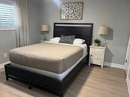 Stunning 3-bed House in Hollywood With hot tub