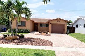 Stunning 3-bed House in Hollywood With hot tub