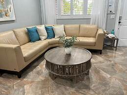 Stunning 3-bed House in Hollywood With hot tub