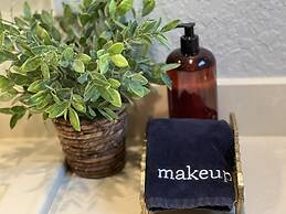 Stunning 3-bed House in Hollywood With hot tub