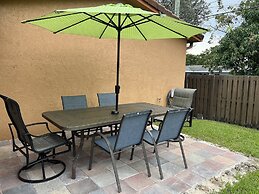 Stunning 3-bed House in Hollywood With hot tub