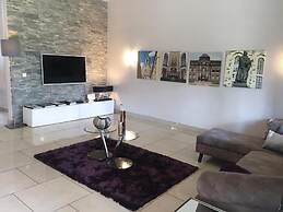 Stunning 3-bed House in Tema-ahenfie Villa