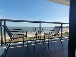 Modern Apartment First Line Beach, Montevideo UY