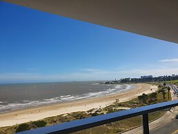 Modern Apartment First Line Beach, Montevideo UY