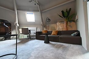 Cheap, Affordable Luxury in Antwerp Cc-4