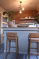 Cheap, Affordable Luxury in Antwerp Cc-4