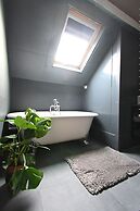 Cheap, Affordable Luxury in Antwerp Cc-4