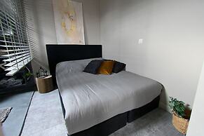 Cheap, Affordable Luxury in Antwerp Cc-4