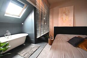 Cheap, Affordable Luxury in Antwerp Cc-4