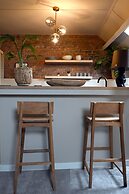 Cheap, Affordable Luxury in Antwerp Cc-4