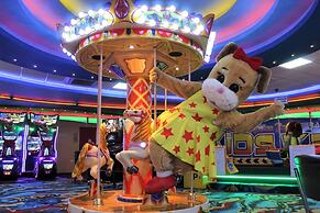 Caravan -chapel, Skegness With Decking From March