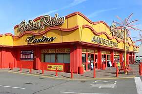 Caravan -chapel, Skegness With Decking From March
