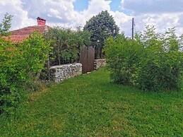 Cozy 1 Bed Cottage in Ognen, Near Karnobat, Burgas