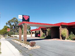 Statesman Motor Inn