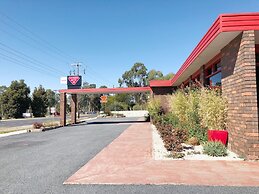 Statesman Motor Inn