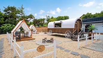 Gapyeong JH Poolvilla & Glamping