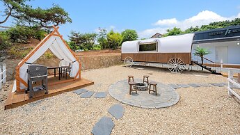 Gapyeong JH Poolvilla & Glamping