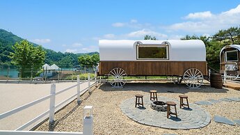 Gapyeong JH Poolvilla & Glamping