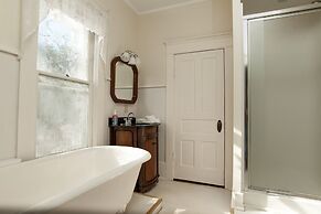 Oaklea Mansion Bed and Breakfast