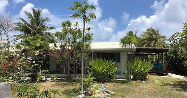 Moana Breeze Eco Lodge