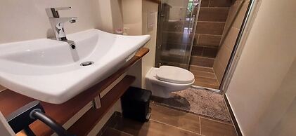 Moana Breeze Eco Lodge